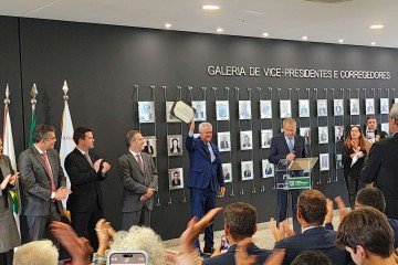 Durante seu discurso, Rollemberg afirmou estar bastante emocionado - (crédito: Arthur de Souza/CB) Durante seu discurso, Rollemberg afirmou estar bastante emocionado - (crédito: Arthur de Souza/CB)