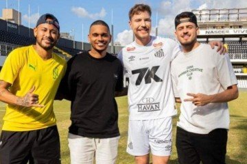 Youtuber que vestiu camisa do Santos é eleito o mais influente do mundo -  (crédito: Foto: Reprodução/Instagram)