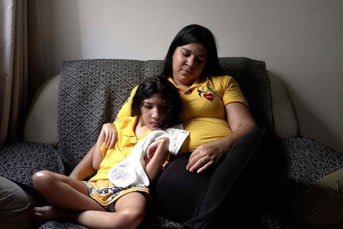 Anne Caroline e os filhos Moisés e Maria: 'Esperamos dez anos, mas conseguimos' - (crédito: Felix Lima/BBC) Anne Caroline e os filhos Moisés e Maria: 'Esperamos dez anos, mas conseguimos' - (crédito: Felix Lima/BBC)