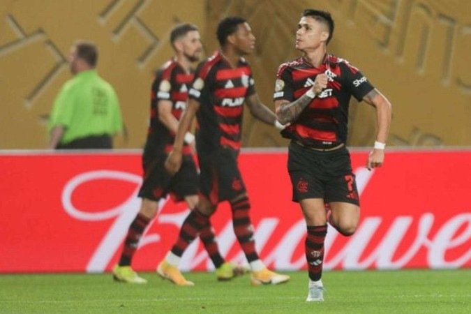 Luiz Araújo celebra o seu gol, o segundo do Flamwngo sobre o Esperánce -  (crédito: Foto: Gilvan de Souza/Flamengo)