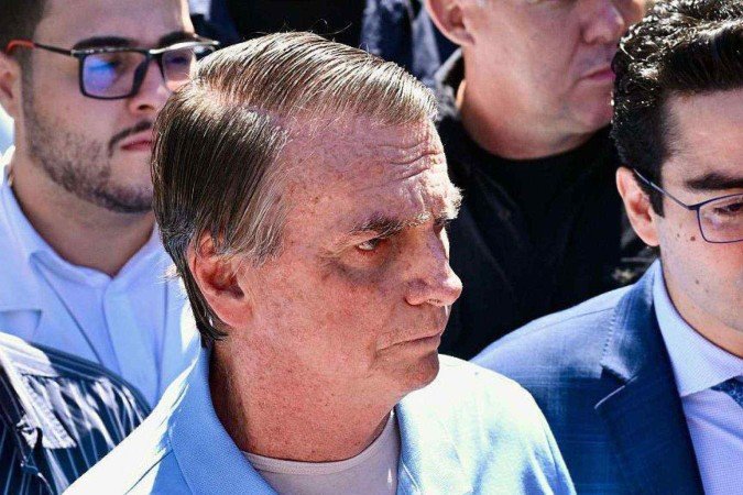 PF indicia Bolsonaro, Carlos e Ramagem por 'Abin paralela': entenda as acusações - (crédito: BBC Geral) PF indicia Bolsonaro, Carlos e Ramagem por 'Abin paralela': entenda as acusações - (crédito: BBC Geral)