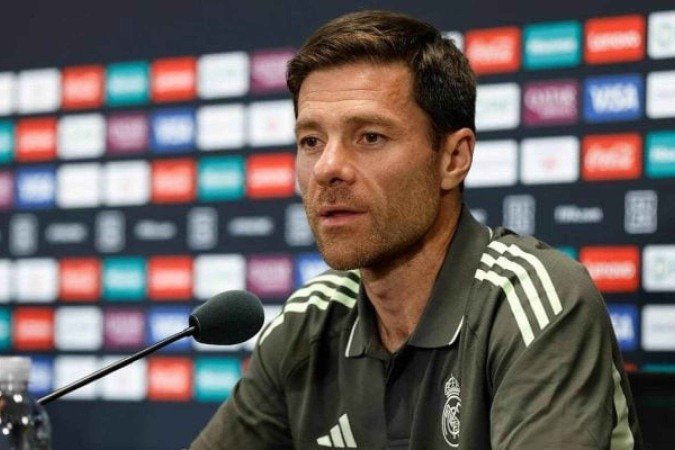 Xabi Alonso durante entrevista coletiva na véspera da partida contra o Al-Hilal -  (crédito: Foto: Divulgação)