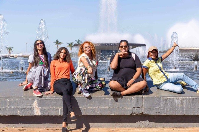 Layla, Amanda, Lorraine, Nathalia e Bebel se preparam para oferecer passeios turísticos e culturais pela capital - (crédito: Mariana Campos/CB/D.A Press) Layla, Amanda, Lorraine, Nathalia e Bebel se preparam para oferecer passeios turísticos e culturais pela capital - (crédito: Mariana Campos/CB/D.A Press)