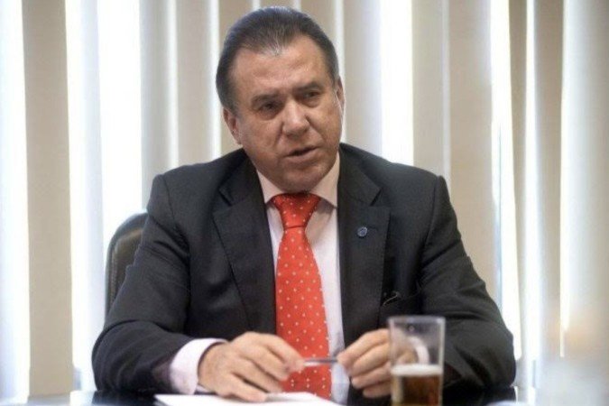 Ministro Marinho decide prorrogar medida que restringe trabalho nos feriados