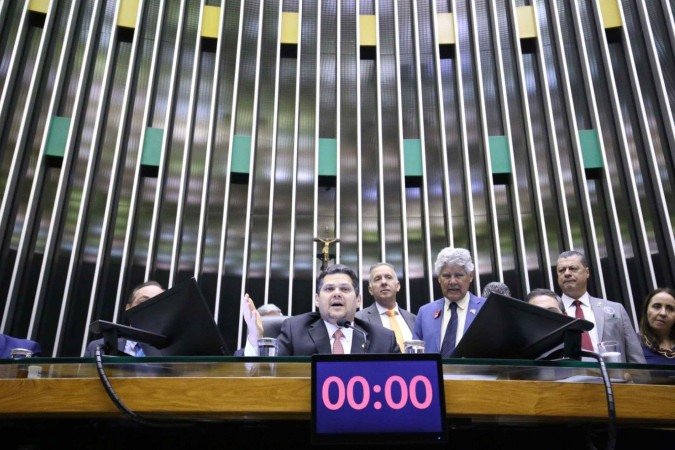 Por acordo, líderes adiam votação de 30 vetos no Congresso