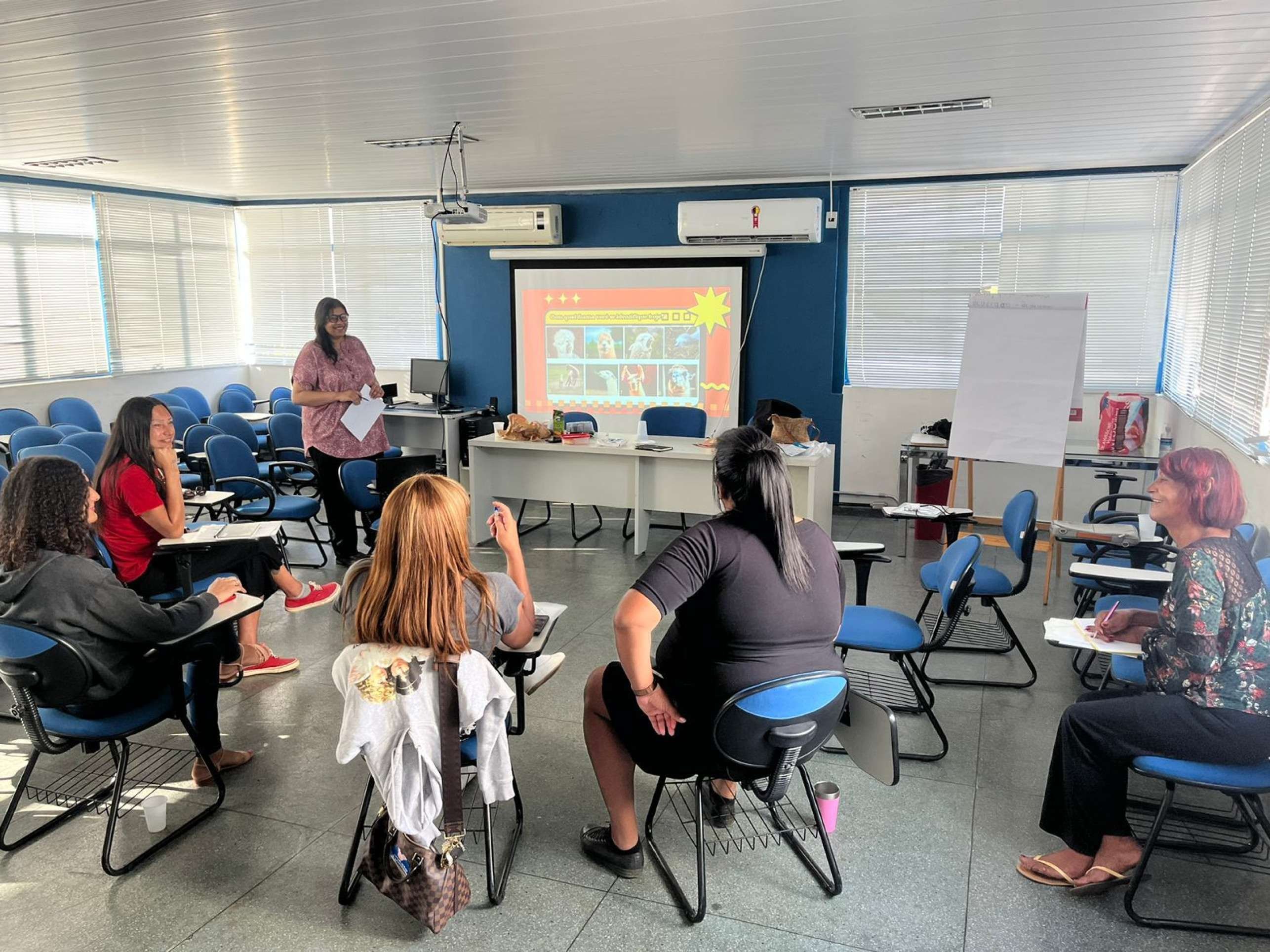 Participantes do programa de capacitação em aula teórica