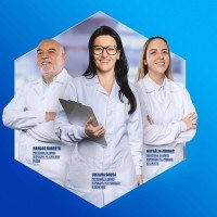 Marcos Roberto, profissional da Química responsável pela qualidade da água; Luciana Sousa, profissional da Química responsável pela fabricação de cosméticos; e Nathália Jurgac, profissional da Química responsável pela produção de alimentos. -  (crédito: Conselho Federal de Química (CFQ))