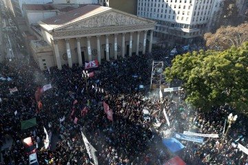 Marcha reúne vários segmentos da esquerda      