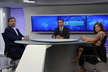 Roberto Botelho (C), presidente da Ademi-DF, no CB.Poder. Na bancada, os jornalistas Carlos Alexandre e Sibele Negromonte
       -  (crédito:   Bruna Gaston CB/DA Press)