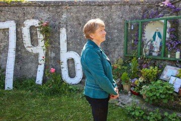 Catherine Corless descobriu corpos de bebês em antigo lar para mães e bebês -  (crédito: PAUL FAITH/AFP via Getty)