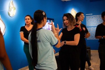 O CCBB também oferece a visitação com intérprete de libras -  (crédito:  GABILS/Divulgação)