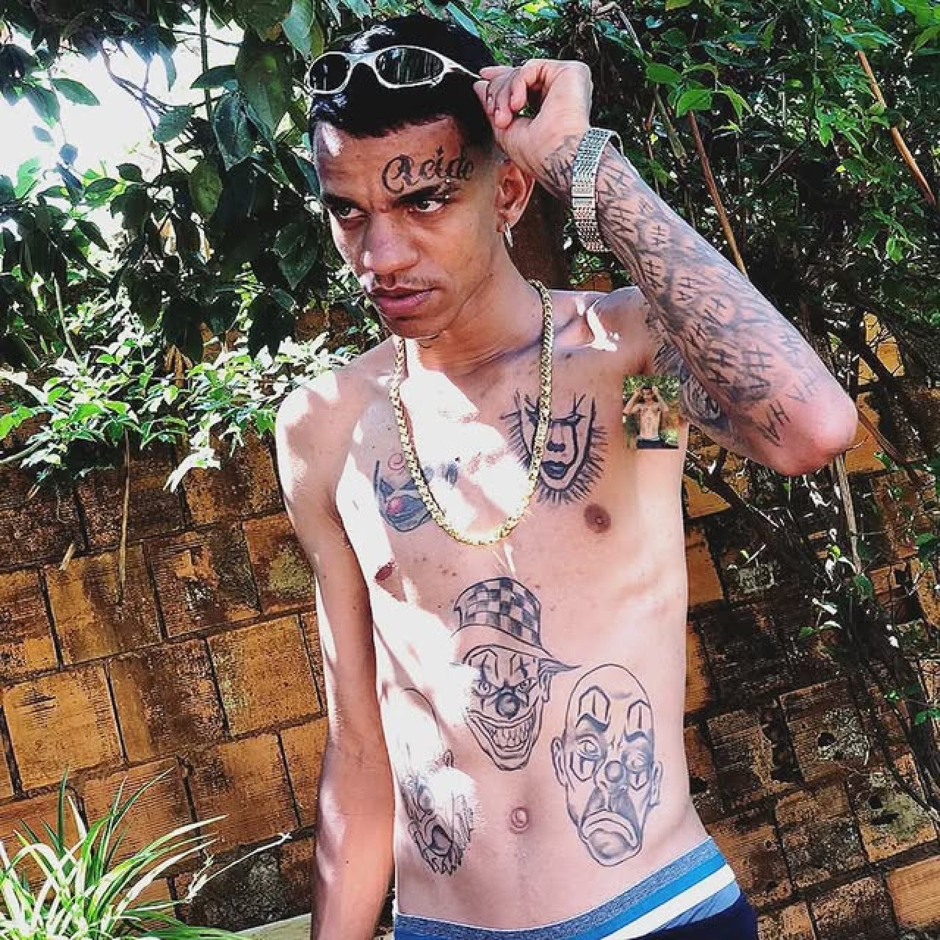 Nas redes sociais, o jovem divulga conteúdos sobre o próprio estilo de vida