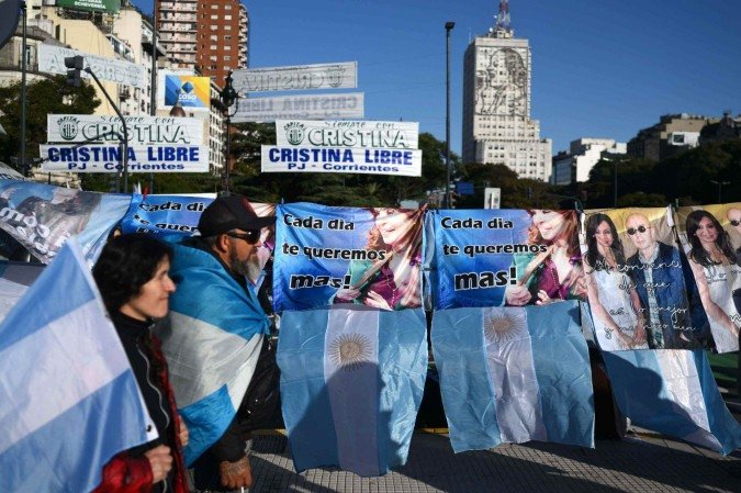 Nas cores nacionais, cartazes do peronismo      