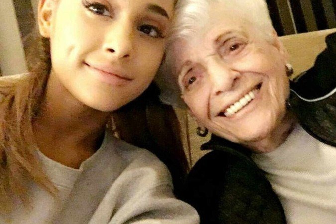 Avó de Ariana Grande, Marjorie Grande, morre aos 99 anos - (crédito: Redes Sociais) Avó de Ariana Grande, Marjorie Grande, morre aos 99 anos - (crédito: Redes Sociais)