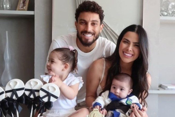 Vitoria Telles, esposa de Alex Telles, sofre acidente de carro em Nova York -  (crédito: Foto: Reprodução/Instagram)