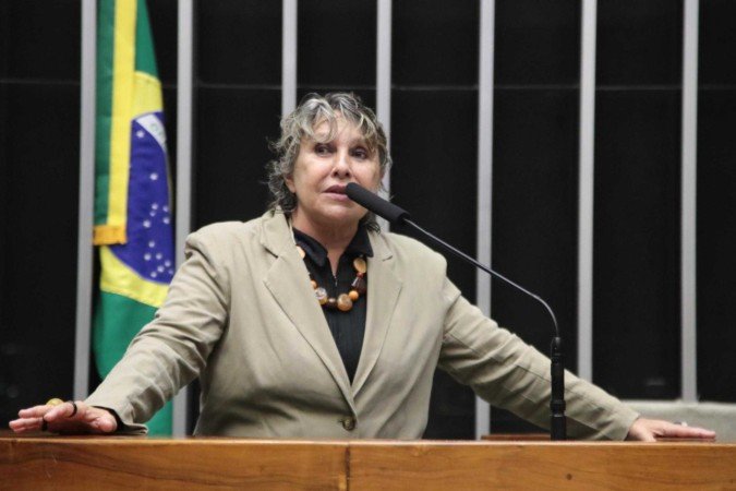 Érika Kokay rebate oposição e defende governo Lula após derrotas no Congresso