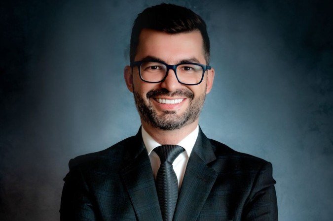 Sucesso na internet, ex-juiz se diz realizado após abandonar a toga