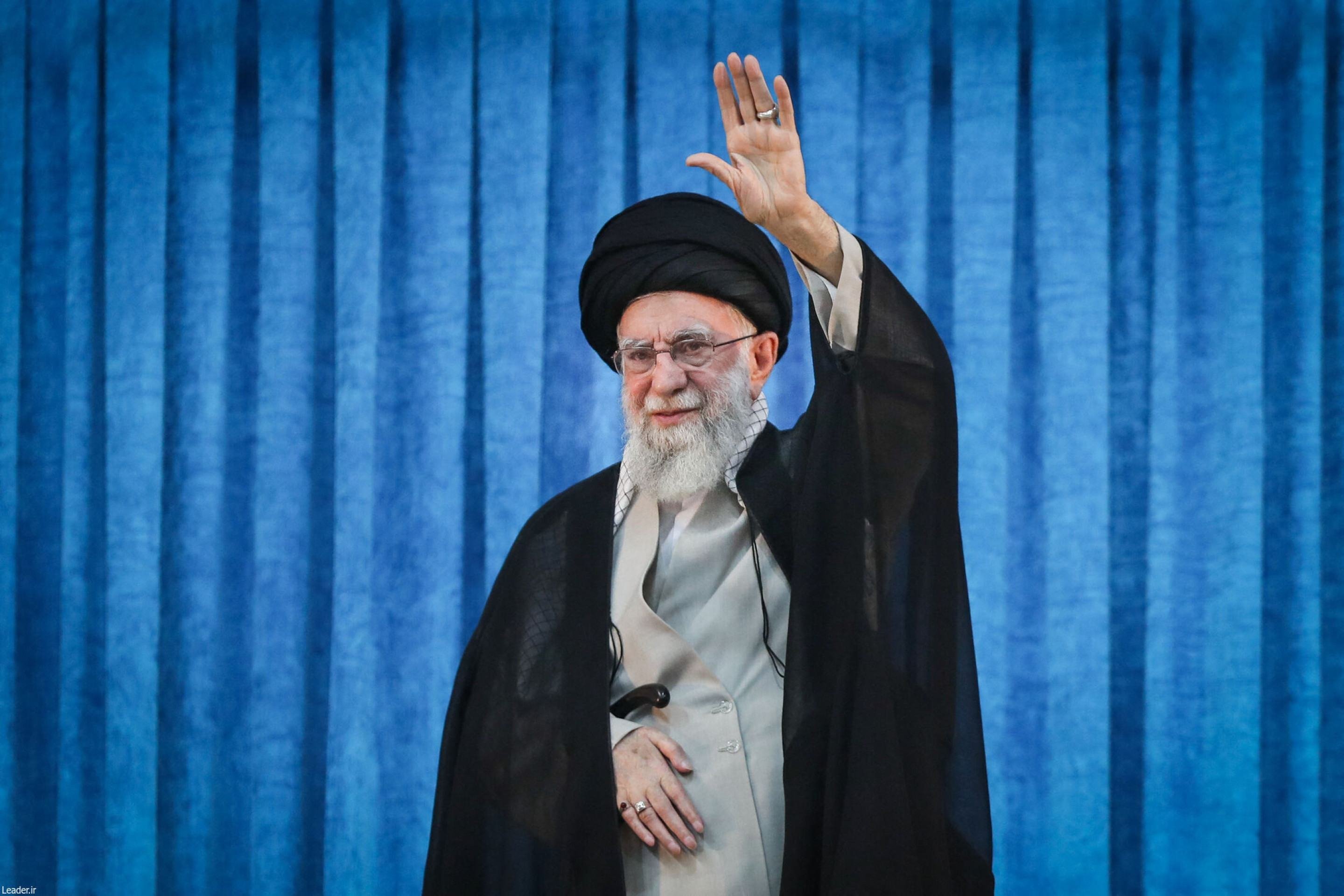 Quem é o aiatolá Ali Khamenei, líder supremo do Irã