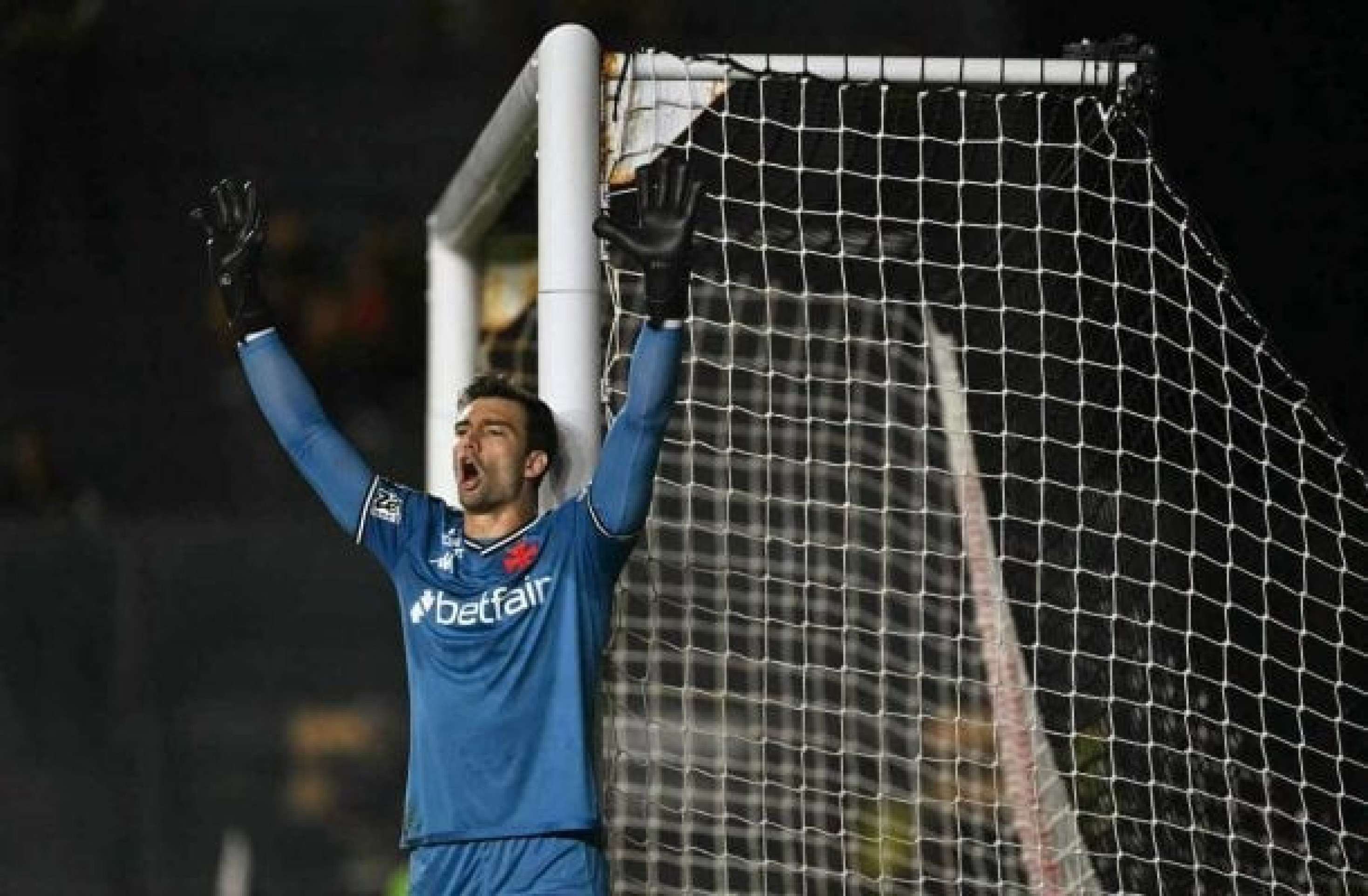 Após nova proposta, Vasco avança por renovação de Léo Jardim Após nova proposta, Vasco avança por renovação de Léo Jardim