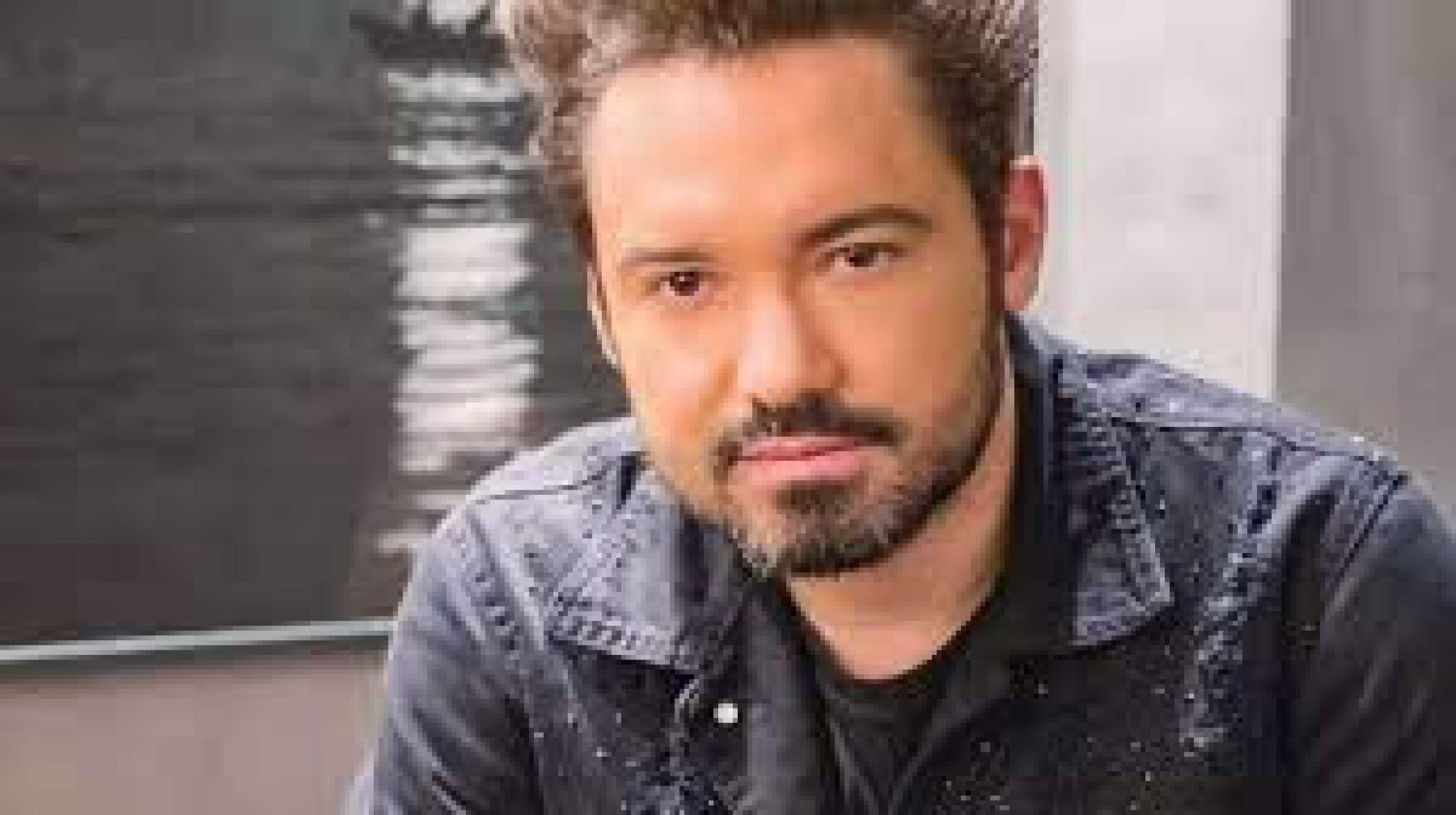 Ex-namorada surge em aniversário na casa de Fernando Zor e confunde seguidores