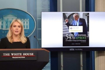 A secretária de imprensa da Casa Branca, Karoline Leavitt, falou durante o briefing diário na Sala de Imprensa Brady da Casa Branca, em Washington -  (crédito: Alex WROBLEWSKI/AFP)