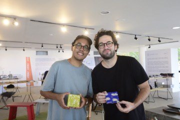 José Igor e Lennon Cunha aproveitaram as horas de conexão na capital para conhecer o Brasília Design Week -  (crédito:   Guilherrme Felix CB/DA Press)