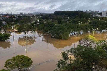 Na foto, enchente no Parque Theobaldo Dick, em Lajeado -  (crédito: AGEU KEHRWALD )