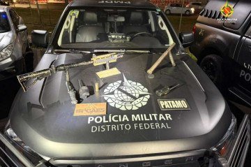 Menor foi apreendido com duas armas caseiras calibre 12, além de munições e dois rádios de comunicação -  (crédito: PMDF)