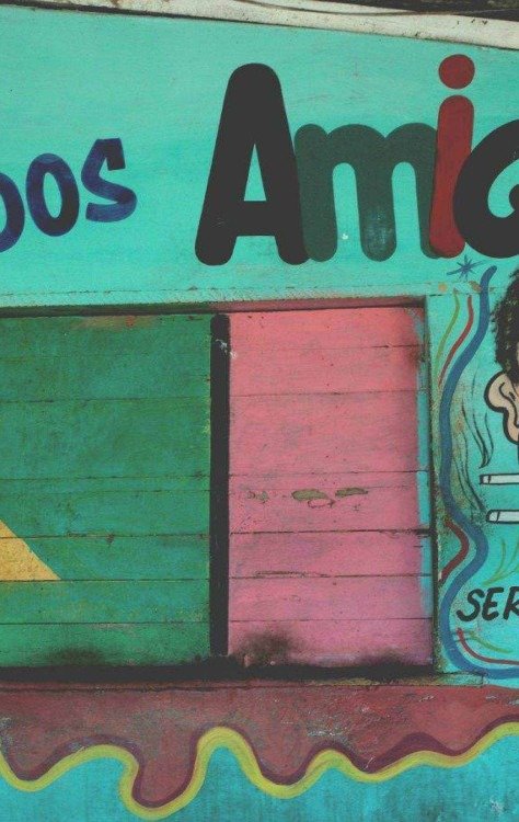 A fotografia que deu início à coleção que já reúne milhares de registros de pinturas feitas à mão, postada no perfil Handpainted Brazil, em agosto de 2018 -  (crédito: Clara Izabela/@handpaintedbrazil)