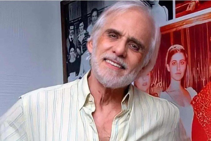  Morre Francisco Cuoco, um dos grandes galãs da TV brasileira, aos 91 anos.
Ator construiu sua carismática identidade com uma galeria de personagens marcados pela voz grave e rouca