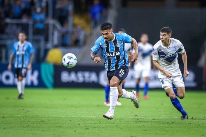 Grêmio sinalizou exigência para liberar o centroavante Arezo - (crédito: Foto: Lucas Uebel / Grêmio FBPA) Grêmio sinalizou exigência para liberar o centroavante Arezo - (crédito: Foto: Lucas Uebel / Grêmio FBPA)