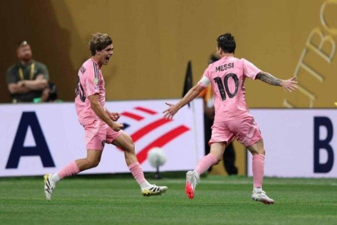 Messi comemora o gol de falta na vitória sobre o Porto - (crédito: Foto: Kevin C. Cox/Getty Images) Messi comemora o gol de falta na vitória sobre o Porto - (crédito: Foto: Kevin C. Cox/Getty Images)