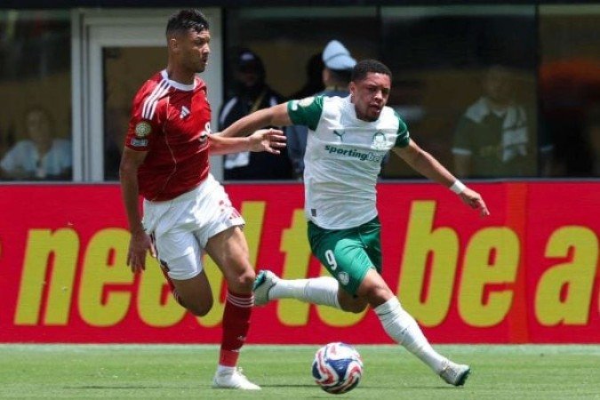 VITOR ROQUE - Sumido demais do jogo, pouco encostou na bola. Saiu no intervalo para a entrada de Flaco López. NOTA 5,0. Foto: Cesar Greco/Palmeiras/by Canon