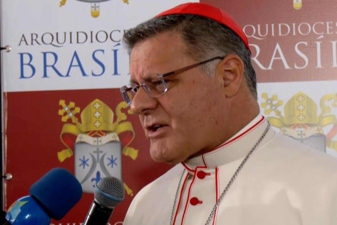 O Arcebispo Metropolitano de Brasília, Dom Paulo Cézar Costa, conversou com jornalistas em evento de Corpus Christi
- (crédito: Reprodução/TV Brasília) O Arcebispo Metropolitano de Brasília, Dom Paulo Cézar Costa, conversou com jornalistas em evento de Corpus Christi
- (crédito: Reprodução/TV Brasília)