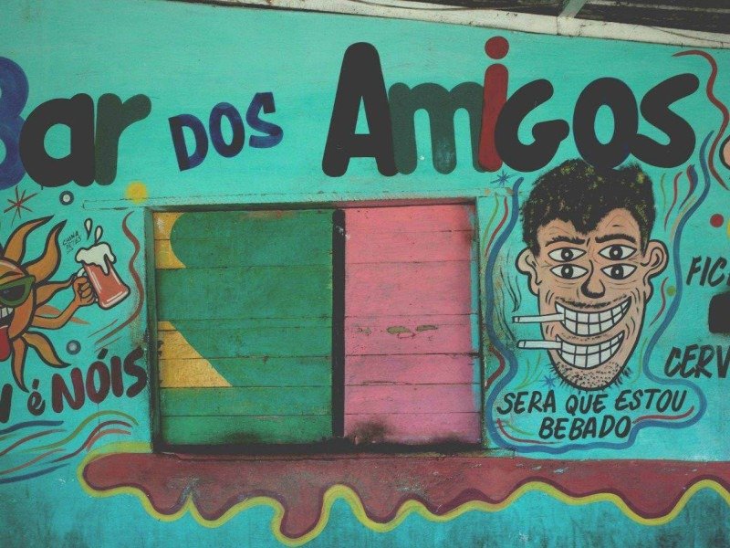 A fotografia que deu início à coleção que já reúne milhares de registros de pinturas feitas à mão, postada no perfil Handpainted Brazil, em agosto de 2018 -  (crédito: Clara Izabela/@handpaintedbrazil)