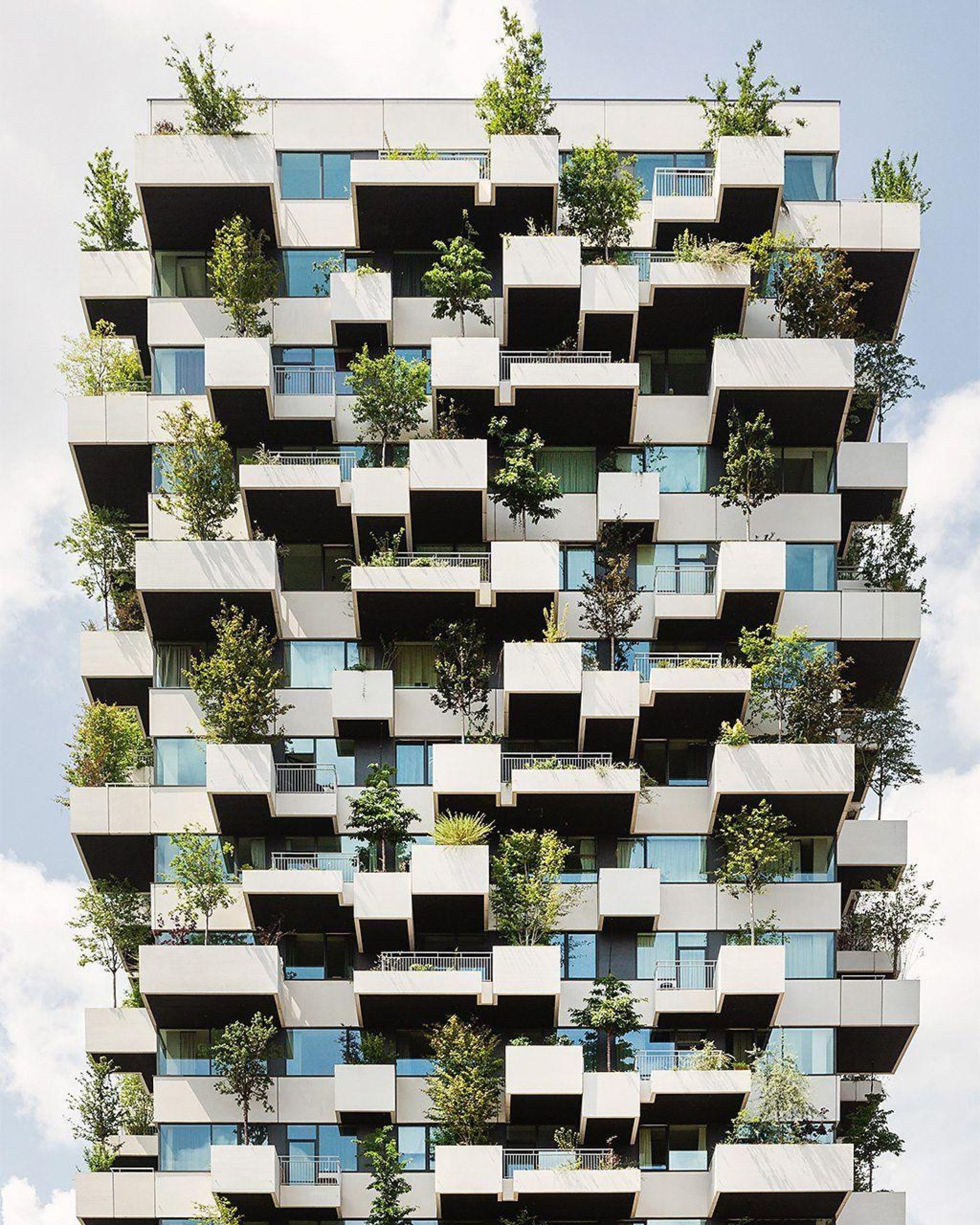 Inaugurado há 10 anos, o complexo Bosco Verticale de Milão, na Itália, foi a primeira floresta vertical do mundo -  (crédito: Boeri Studio/ Dimitar Harizanov)