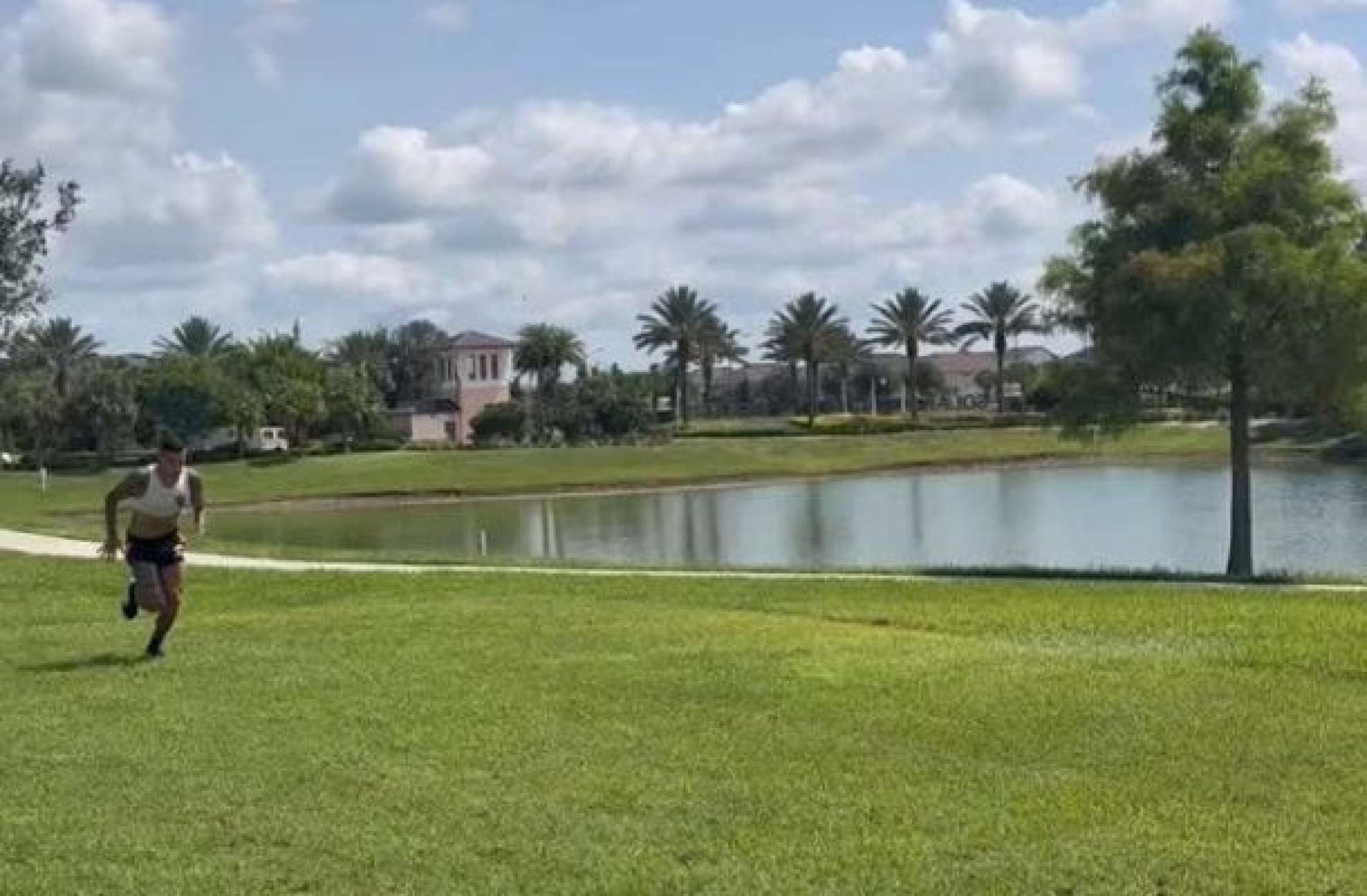 Focado! Arana, do Atlético, treina durante as férias para se recuperar de lesão