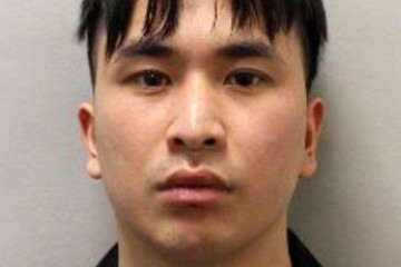 Uma foto divulgada pela Polícia Metropolitana Britânica  mostra a imagem de Zhenhao Zou sob custódia       -  (crédito: Metropolitan Police/AFP)