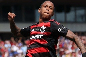 Garoto do Ninho, Wallace Yan chegou ao quinto gol em 14 partidas pelo time profissional do Flamengo       -  (crédito: Franck Fife/AFP)