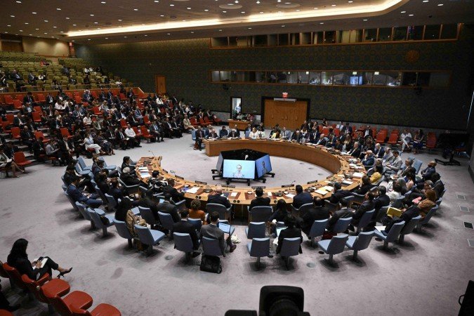  Director General of the International Atomic Energy Agency (IAEA) Rafael Grossi, is seen on a TV screen as he speaks during a United Nations Security Council meeting on the Israel-Iran conflict at the UN headquarters in New York on June 20, 2025. The head of the UN nuclear watchdog pleaded Friday for a diplomatic solution to end Israel's strikes on Iran, saying his agency could guarantee strict monitoring in any deal on putting Iranian nuclear technology under international control. (Photo by ANGELA WEISS / AFP)
    