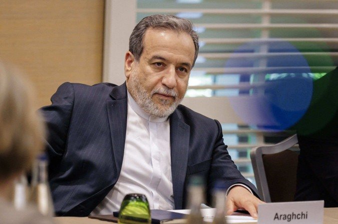 Ministro das Relações Exteriores do Irã, Abbas Araghchi, durante uma reunião sobre o programa nuclear de Teerã, na Suíça -  (crédito:  AFP)