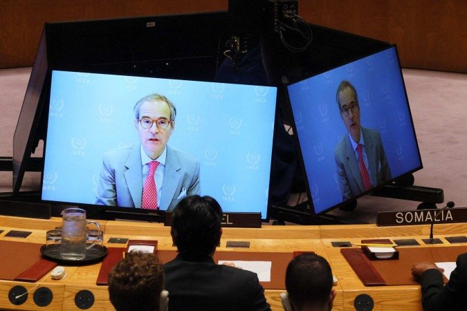 Rafael Grossi, Diretor-Geral da Agência Internacional de Energia Atômica, fala por vídeo durante uma reunião do Conselho de Segurança da ONU sobre ameaças à paz e à segurança internacionais, na sede das Nações Unidas, em 20 de junho de 2025       -  (crédito: Michael M. Santiago / GETTY IMAGES NORTH AMERICA / Getty Images via AFP)