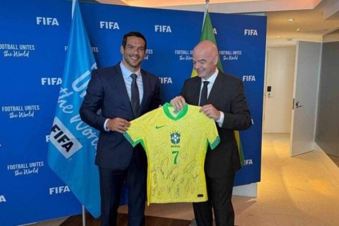 Samir Xaud se reuniu com Gianni Infantino, presidente da Fifa - (crédito: Foto: Divulgação / CBF) Samir Xaud se reuniu com Gianni Infantino, presidente da Fifa - (crédito: Foto: Divulgação / CBF)