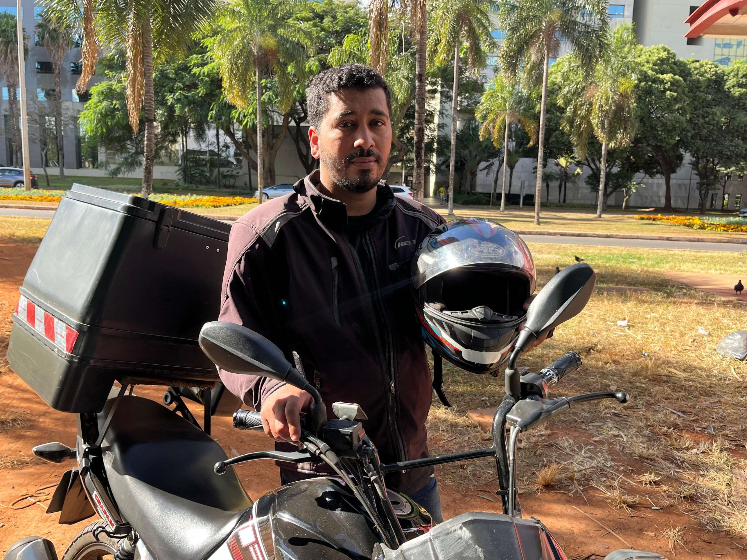 Joedson Galdino reclama da escassez de estacionamentos específicos para motocicletas