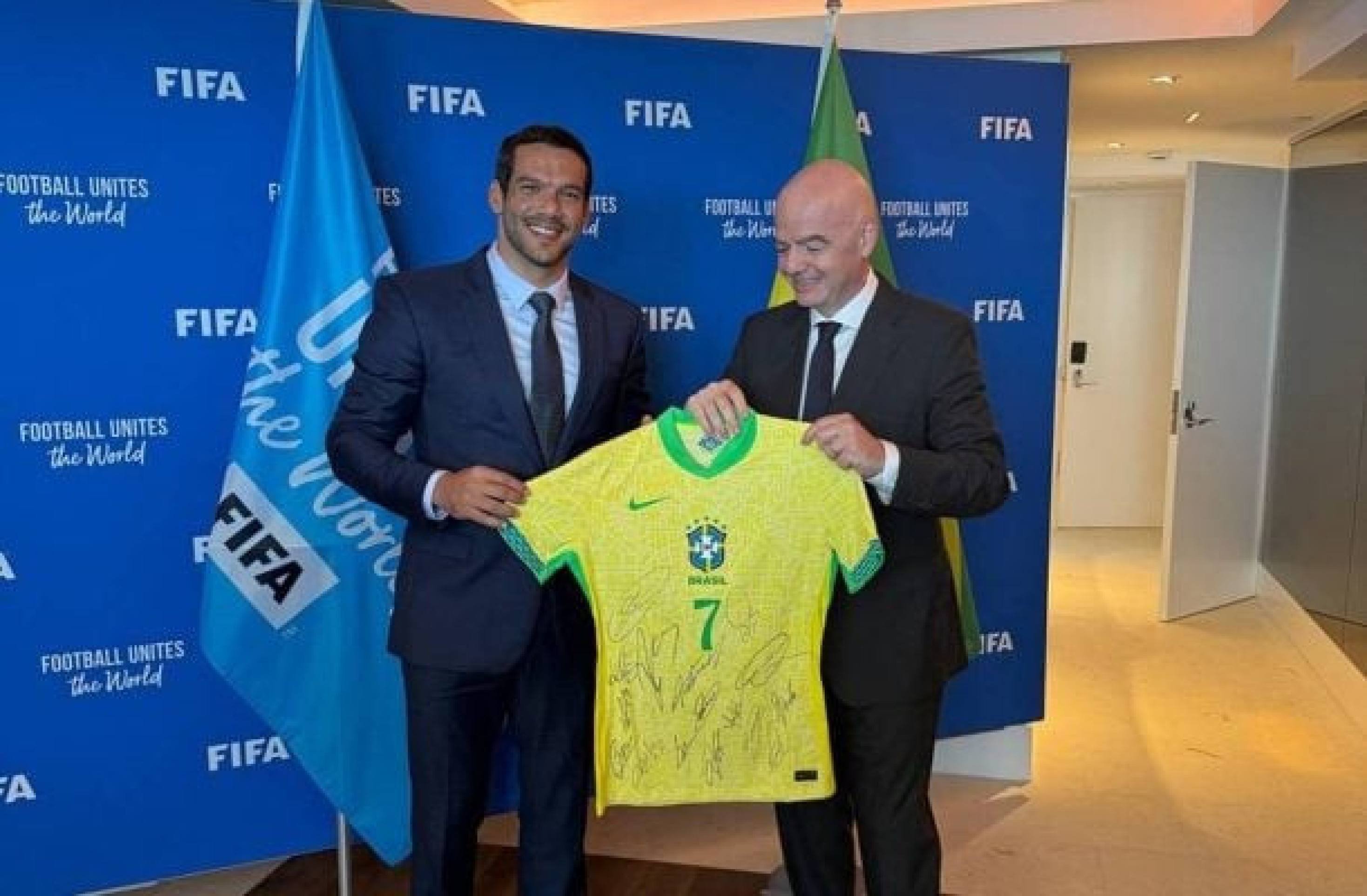 Samir Xaud se reuniu com Gianni Infantino, presidente da Fifa -  (crédito: Foto: Divulgação / CBF)