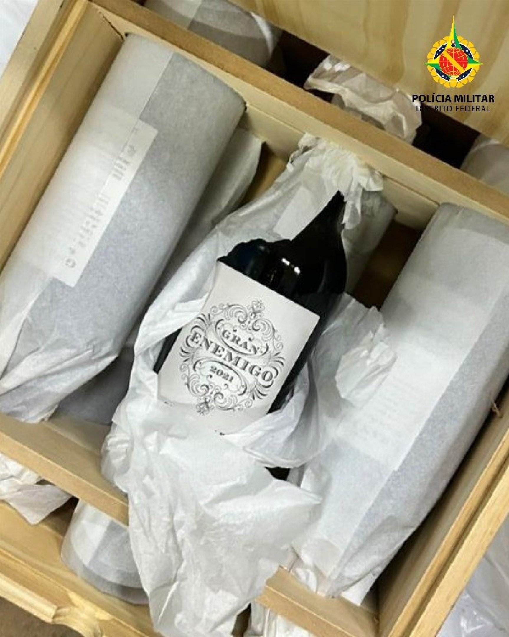 Caminhão com vinhos argentinos contrabandeados é apreendido em São Sebastião