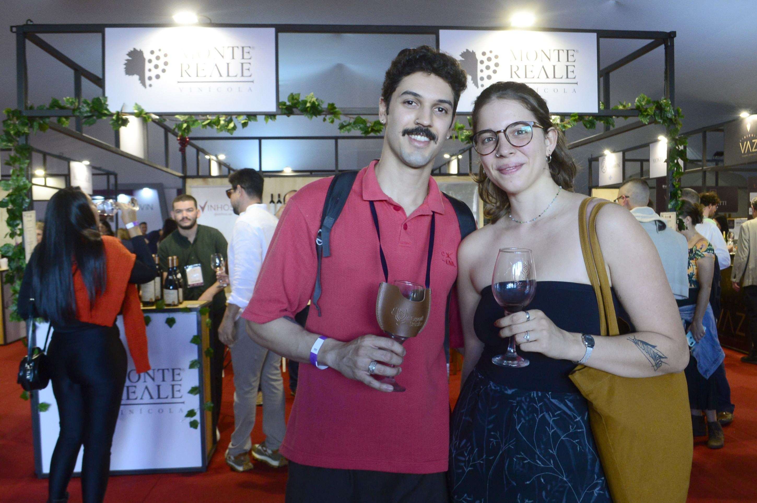  21/06/2025 Crédito: Marcelo Ferreira/CB/D.A Press. Brasil. Brasília - DF - Expovitis Brasil 2025. Beatria Naves e Pedro Lima - visitantes.