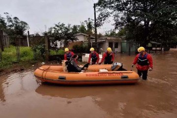Bombeiros atuam em resgates durante chuvas no Sul do país -  (crédito:   Divulgação Bombeiros RS)