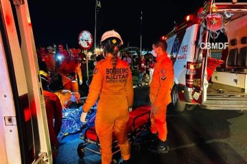 Homem passa mal durante corrida no Eixo Monumental neste sábado (21/6) -  (crédito: CBMDF)