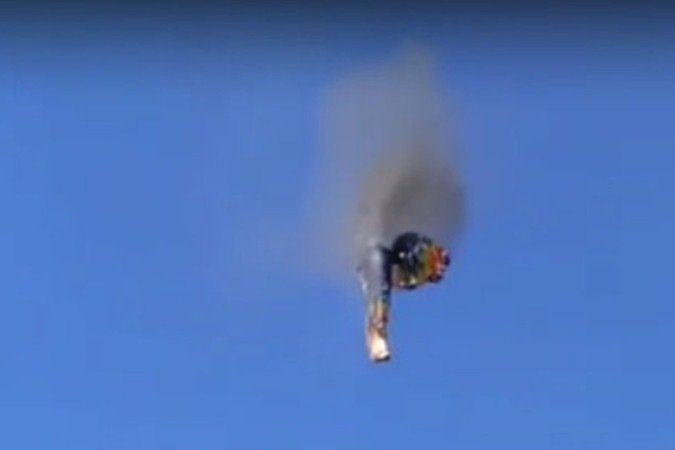 De acordo com o piloto do balão, que sobreviveu, as chamas começaram com um maçarico utilizado para ligar os queimadores do balão - (crédito: Reprodução/Redes sociais) De acordo com o piloto do balão, que sobreviveu, as chamas começaram com um maçarico utilizado para ligar os queimadores do balão - (crédito: Reprodução/Redes sociais)